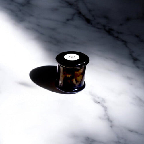 香氣工匠香氛蠟燭,黑色罐裝,適合營造舒適氛圍