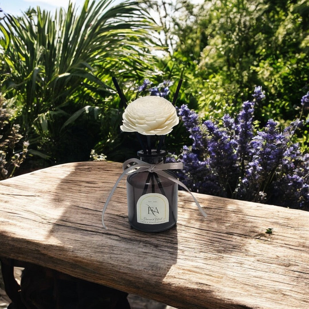 experience premium quality
natural soy wax & beeswax
clean, slow burn & eco-friendly